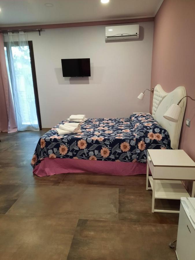 Taorbay Bed & Breakfast Giardini Naxos Bagian luar foto