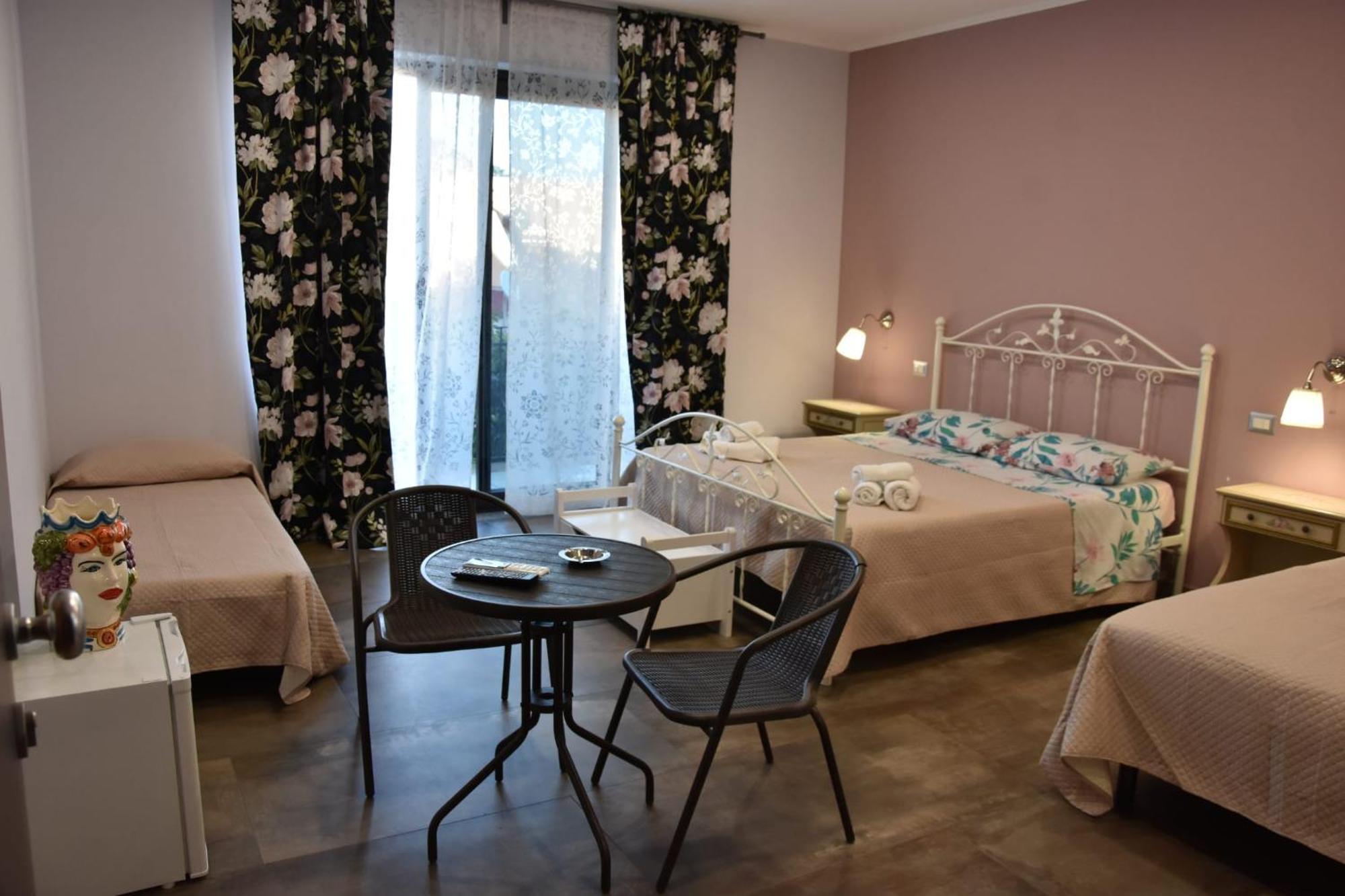 Taorbay Bed & Breakfast Giardini Naxos Bagian luar foto