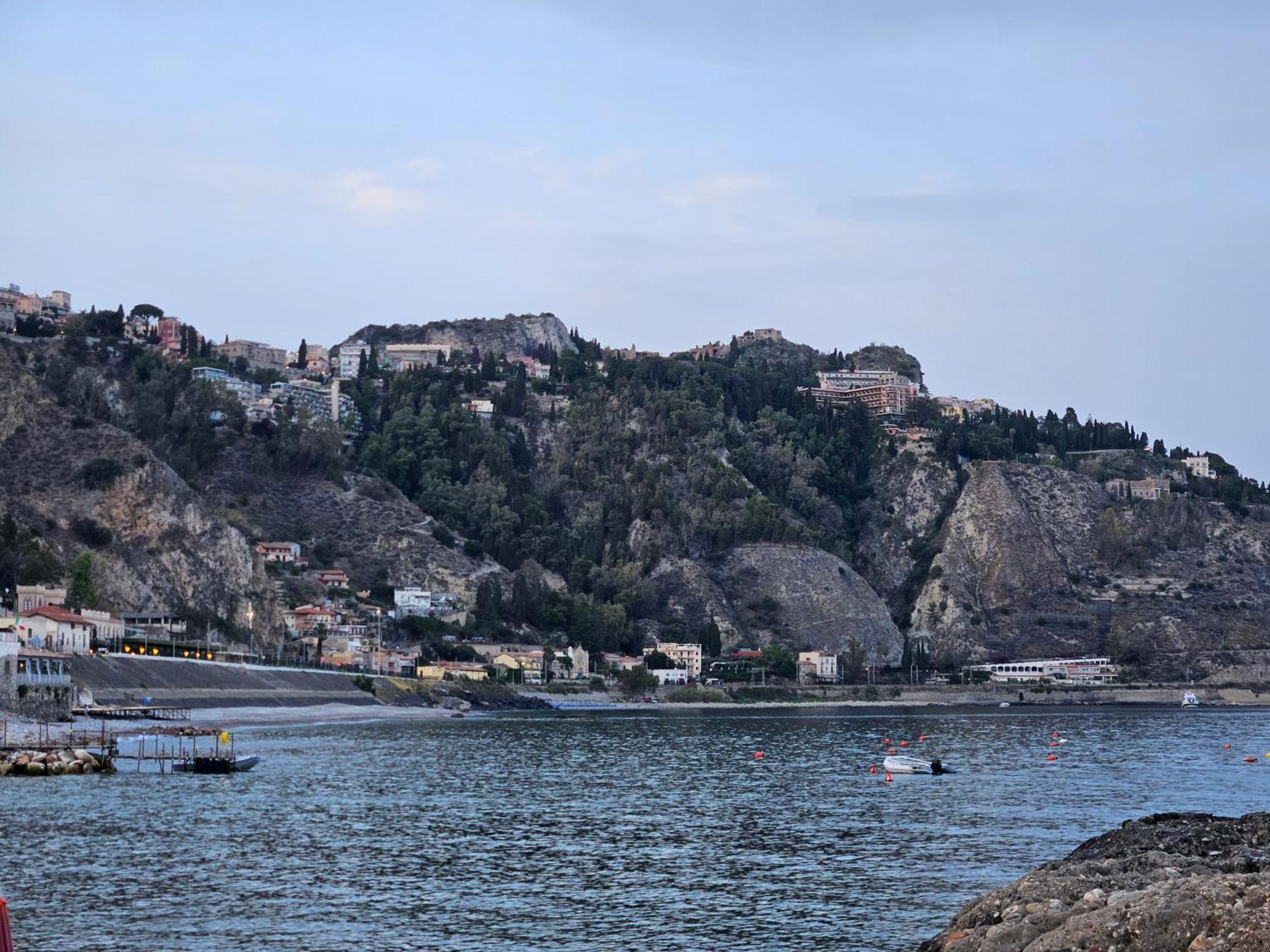 Taorbay Bed & Breakfast Giardini Naxos Bagian luar foto