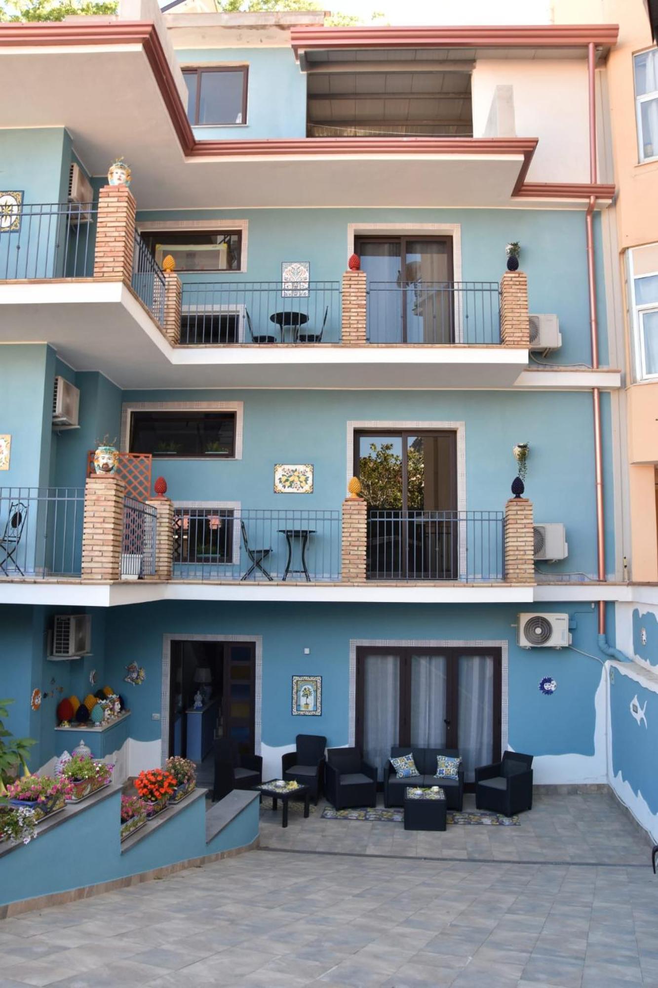 Taorbay Bed & Breakfast Giardini Naxos Bagian luar foto