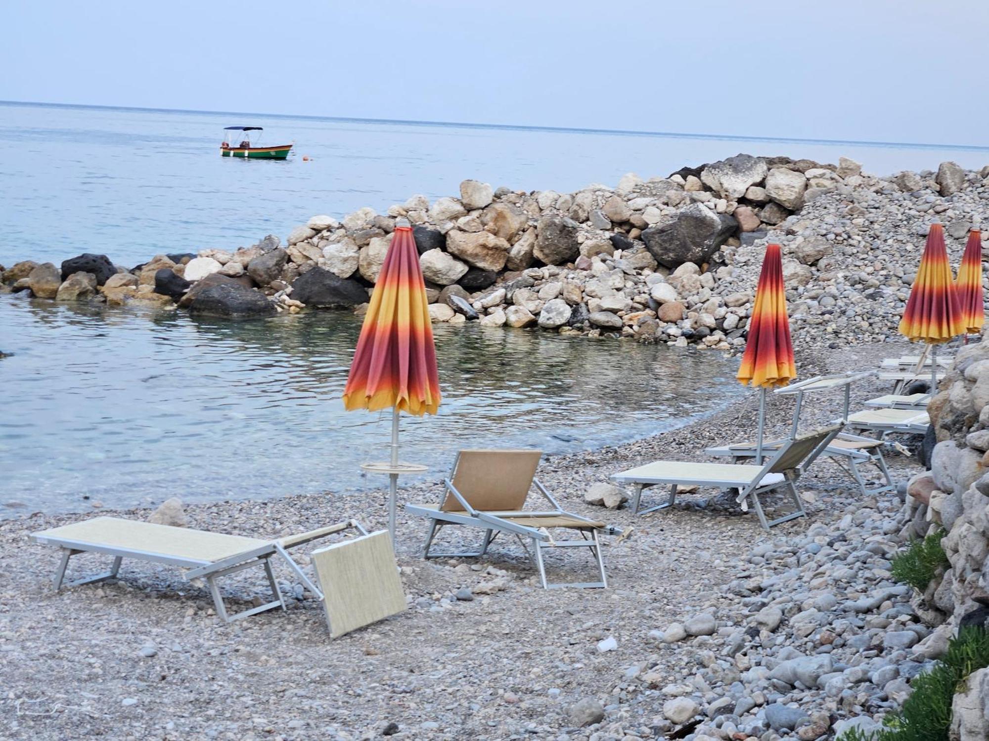 Taorbay Bed & Breakfast Giardini Naxos Bagian luar foto